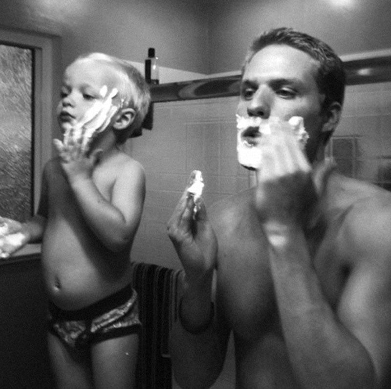 apa fia borotválkoznak